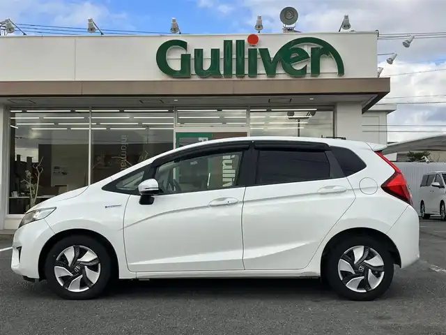 ホンダ フィット ハイブリット Lパッケージ 三重県 2015(平27)年 13.3万km ホワイトオーキッドパール ワンオーナー/♪シティブレーキアクティブシステム/♪誤発進抑制機能/♪純正ナビ/・フルセグ/・Bluetooth ・CD再生/・DVD再生/録音機能/♪バックカメラ/♪クルーズコントロール/♪ハーフレザーシート/♪LEDヘッドライト/♪オートライト/♪ステアリングスイッチ/♪オートリトラクタブルミラー/♪ウィンカーミラー/♪ビルトインETC/♪ドライブレコーダー