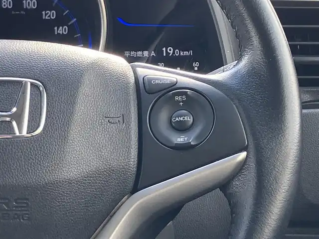 ホンダ フィット ハイブリット Lパッケージ 三重県 2015(平27)年 13.3万km ホワイトオーキッドパール ワンオーナー/♪シティブレーキアクティブシステム/♪誤発進抑制機能/♪純正ナビ/・フルセグ/・Bluetooth ・CD再生/・DVD再生/録音機能/♪バックカメラ/♪クルーズコントロール/♪ハーフレザーシート/♪LEDヘッドライト/♪オートライト/♪ステアリングスイッチ/♪オートリトラクタブルミラー/♪ウィンカーミラー/♪ビルトインETC/♪ドライブレコーダー