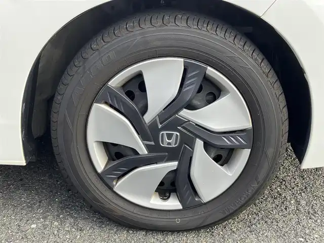 ホンダ フィット ハイブリット Lパッケージ 三重県 2015(平27)年 13.3万km ホワイトオーキッドパール ワンオーナー/♪シティブレーキアクティブシステム/♪誤発進抑制機能/♪純正ナビ/・フルセグ/・Bluetooth ・CD再生/・DVD再生/録音機能/♪バックカメラ/♪クルーズコントロール/♪ハーフレザーシート/♪LEDヘッドライト/♪オートライト/♪ステアリングスイッチ/♪オートリトラクタブルミラー/♪ウィンカーミラー/♪ビルトインETC/♪ドライブレコーダー