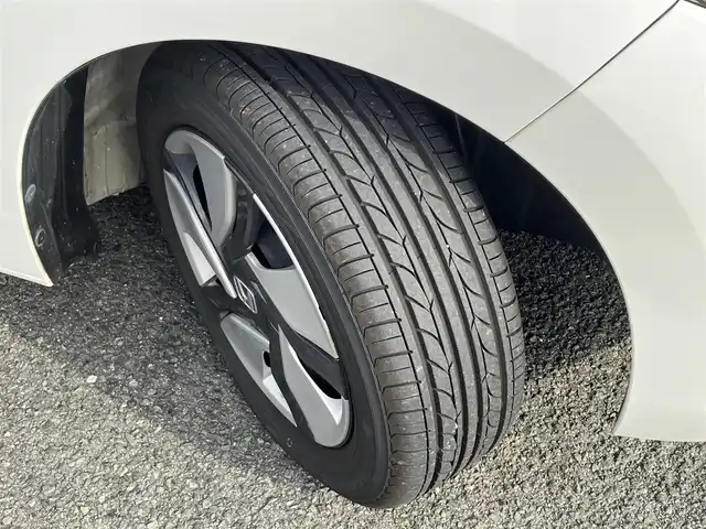 ホンダ フィット ハイブリット Lパッケージ 三重県 2015(平27)年 13.3万km ホワイトオーキッドパール ワンオーナー/♪シティブレーキアクティブシステム/♪誤発進抑制機能/♪純正ナビ/・フルセグ/・Bluetooth ・CD再生/・DVD再生/録音機能/♪バックカメラ/♪クルーズコントロール/♪ハーフレザーシート/♪LEDヘッドライト/♪オートライト/♪ステアリングスイッチ/♪オートリトラクタブルミラー/♪ウィンカーミラー/♪ビルトインETC/♪ドライブレコーダー