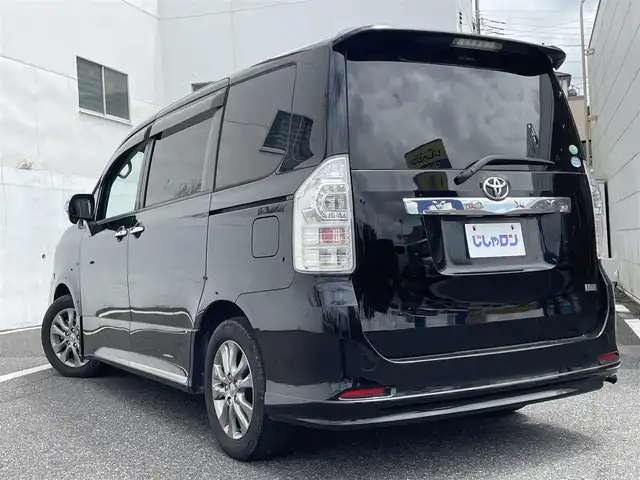 トヨタ ヴォクシー ZS 煌Z 千葉県 2013(平25)年 8.6万km ブラック (株)IDOMが運営する【じしゃロン八千代店】の自社ローン対象車両になります。こちらは現金またはオートローンご利用時の価格です。自社ローンご希望の方は別途その旨お申付け下さい/純正ナビ（CD・DVD・BT接続可）/フルセグテレビ/ETC/フリップダウンモニター/両側パワースライドドア/HID