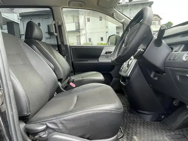 トヨタ ヴォクシー ZS 煌Z 千葉県 2013(平25)年 8.6万km ブラック (株)IDOMが運営する【じしゃロン八千代店】の自社ローン対象車両になります。こちらは現金またはオートローンご利用時の価格です。自社ローンご希望の方は別途その旨お申付け下さい/純正ナビ（CD・DVD・BT接続可）/フルセグテレビ/ETC/フリップダウンモニター/両側パワースライドドア/HID