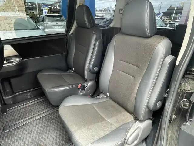 トヨタ ヴォクシー ZS 煌Z 千葉県 2013(平25)年 8.6万km ブラック (株)IDOMが運営する【じしゃロン八千代店】の自社ローン対象車両になります。こちらは現金またはオートローンご利用時の価格です。自社ローンご希望の方は別途その旨お申付け下さい/純正ナビ（CD・DVD・BT接続可）/フルセグテレビ/ETC/フリップダウンモニター/両側パワースライドドア/HID