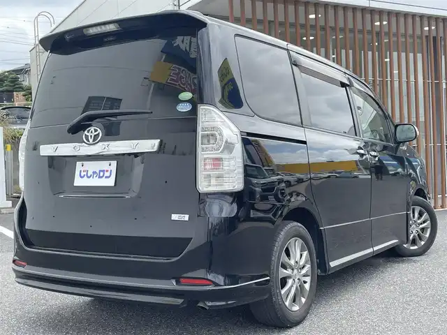 トヨタ ヴォクシー ZS 煌Z 千葉県 2013(平25)年 8.6万km ブラック (株)IDOMが運営する【じしゃロン八千代店】の自社ローン対象車両になります。こちらは現金またはオートローンご利用時の価格です。自社ローンご希望の方は別途その旨お申付け下さい/純正ナビ（CD・DVD・BT接続可）/フルセグテレビ/ETC/フリップダウンモニター/両側パワースライドドア/HID