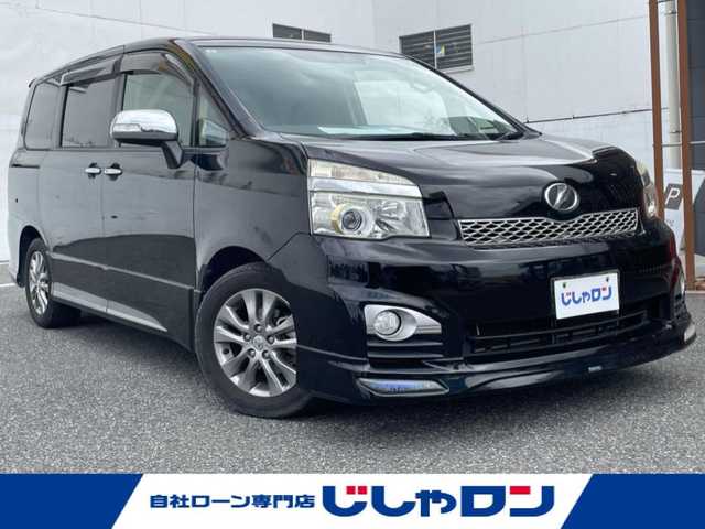 トヨタ ヴォクシー ZS 煌Z 千葉県 2013(平25)年 8.6万km ブラック (株)IDOMが運営する【じしゃロン八千代店】の自社ローン対象車両になります。こちらは現金またはオートローンご利用時の価格です。自社ローンご希望の方は別途その旨お申付け下さい/純正ナビ（CD・DVD・BT接続可）/フルセグテレビ/ETC/フリップダウンモニター/両側パワースライドドア/HID