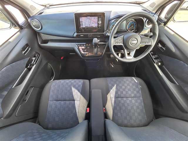 日産 デイズ ハイウェイスターX 岩手県 2019(平31)年 5.7万km ホワイトパール 衝突軽減ブレーキ　ナビ　フルセグ　Ｂｌｕｅｔｏｏｔｈ　全周囲Ｃ　シートヒーター　ＥＴＣ　ドラレコ　オートＬＥＤライト　フォグランプ　ステアリングスイッチ　スマートキー　ドアバイザー　純正マット
