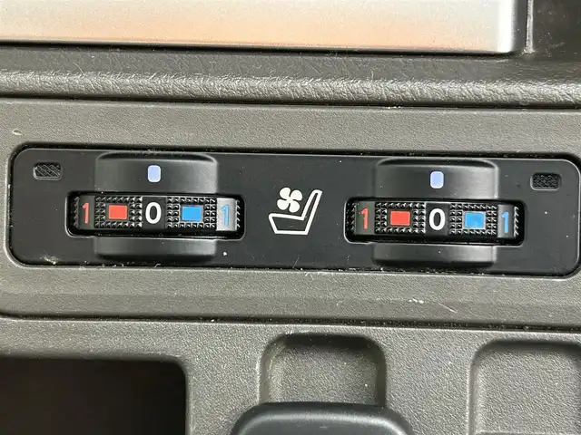 トヨタ ランドクルーザー プラド TX Lパッケージ マットブラED 道央・札幌 2022(令4)年 3.1万km アティチュードブラックマイカ ・４WD/・サンルーフ/・純正ナビ/　CD/DVD/SD/BT/フルセグ/・バックカメラ/・ビルトインETC/・純正前方ドライブレコーダー/・トヨタセーフティセンス/・プリクラッシュセーフティ/・レーンディパーチャーアラート/・レーダークルーズコントロール/・クリアランスソナー/・オートハイビーム/・ベージュレザーシート/・パワーシート/・シートヒーター/・シートベンチレーション/・LEDヘッドライト/・フォグライト/・オートライト/・純正フロアマット/・ドアバイザー/・ルーフレール/・純正18インチAW