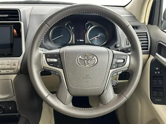 トヨタ ランドクルーザー プラド TX Lパッケージ マットブラED 道央・札幌 2022(令4)年 3.1万km アティチュードブラックマイカ ・４WD/・サンルーフ/・純正ナビ/　CD/DVD/SD/BT/フルセグ/・バックカメラ/・ビルトインETC/・純正前方ドライブレコーダー/・トヨタセーフティセンス/・プリクラッシュセーフティ/・レーンディパーチャーアラート/・レーダークルーズコントロール/・クリアランスソナー/・オートハイビーム/・ベージュレザーシート/・パワーシート/・シートヒーター/・シートベンチレーション/・LEDヘッドライト/・フォグライト/・オートライト/・純正フロアマット/・ドアバイザー/・ルーフレール/・純正18インチAW