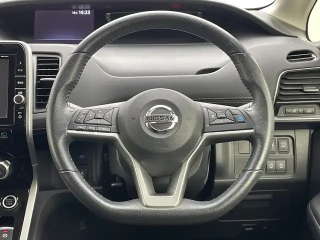 日産 セレナ ハイウェイスター Vセレクション 新潟県 2017(平29)年 9.5万km ブリリアントホワイトパール 両側パワースライドドア/左側ハンズフリードア/純正ナビ（Bluetooth・USB・CD・DVD・Blu-ray）/アラウンドビューモニター /プロパイロット　/追従クルーズコントロール/レーンキープアシスト　/前後コーナーセンサー　/パーキングアシスト　/アイドリングストップ/衝突被害軽減システム　/LEDオートライト　/純正ビルトインETC　/前方ドライブレコーダー/社外１５インチアルミホイール/スマートキー/保証書/取扱説明書