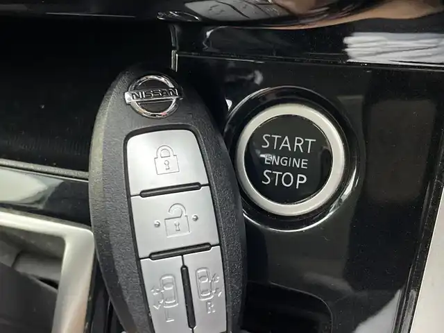 日産 セレナ ハイウェイスター Vセレクション 新潟県 2017(平29)年 9.5万km ブリリアントホワイトパール 両側パワースライドドア/左側ハンズフリードア/純正ナビ（Bluetooth・USB・CD・DVD・Blu-ray）/アラウンドビューモニター /プロパイロット　/追従クルーズコントロール/レーンキープアシスト　/前後コーナーセンサー　/パーキングアシスト　/アイドリングストップ/衝突被害軽減システム　/LEDオートライト　/純正ビルトインETC　/前方ドライブレコーダー/社外１５インチアルミホイール/スマートキー/保証書/取扱説明書