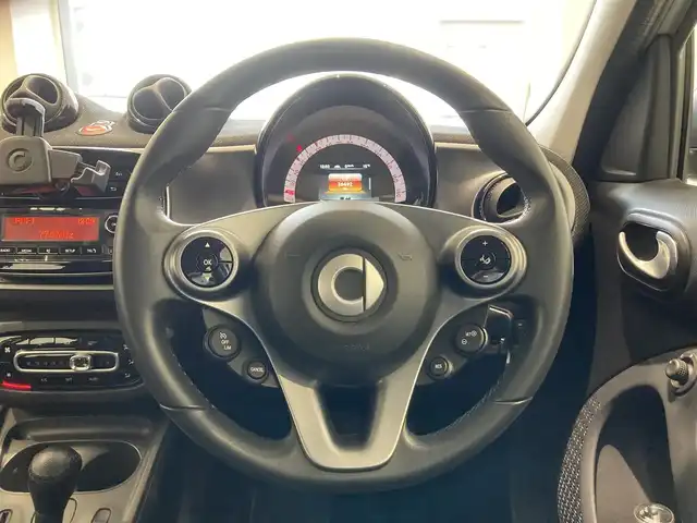 スマート ＭＣＣ スマート フォーフォー パッション 熊本県 2019(平31)年 3.7万km シルバー ・ワンオーナー/・キーレス/・自動緊急ブレーキ/・レーンキープ/・パーキングセンサー/・クルーズコントロール/・前席シートヒーター/・純正オーディオ/　【USB・AUX】/・バックカメラ/・ETC/・フォグランプ/・純正マット/・保証書/取説