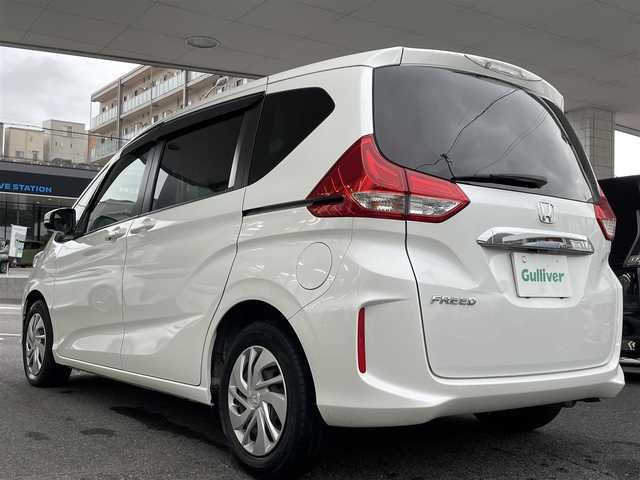 ホンダ フリード G 長崎県 2018(平30)年 6.4万km ホワイトオーキッドパール ワンオーナー/純正ナビ（フルセグ/CD/DVD/AM/FM/」BTオーディオ）/プッシュスタート/ステアリングリモコン/両側パワスラ/バックカメラ/電格ミラー/ドアバイザー/純正フロアマット/ビルトインETC/木目調インパネ/SRSエアバッグ/ビークルスタビリティアシスト/車線維持支援システム