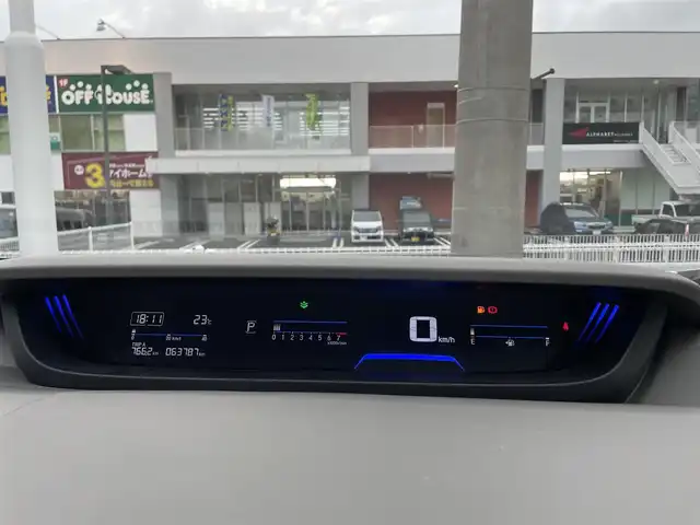 ホンダ フリード G 長崎県 2018(平30)年 6.4万km ホワイトオーキッドパール ワンオーナー/純正ナビ（フルセグ/CD/DVD/AM/FM/」BTオーディオ）/プッシュスタート/ステアリングリモコン/両側パワスラ/バックカメラ/電格ミラー/ドアバイザー/純正フロアマット/ビルトインETC/木目調インパネ/SRSエアバッグ/ビークルスタビリティアシスト/車線維持支援システム