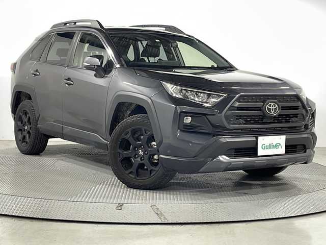 トヨタ ＲＡＶ４ アドベンチャー オフロードPKG 広島県 2022(令4)年 2.1万km グレーメタリック 純正9型ディスプレイオーディオ（AppleCarPlay/AndroidAuto/フルセグTV）/デジタルインナーミラー/ブラインドスポットモニター/マルチテレインセレクト/ブラック合皮シート/パワーシート/ポジションメモリー/シートヒーター/ベンチレーション/ステアリングヒーター/パワーバックドア/クリアランスソナー/パーキングサポートブレーキ/セーフティセンス/・プリクラッシュセーフティ/・レーントレーシングアシスト/・オートマチックハイビーム/・レーダークルーズコントロール/LEDヘッドランプ/純正18インチAW/ETC2.0/ドライブレコーダー