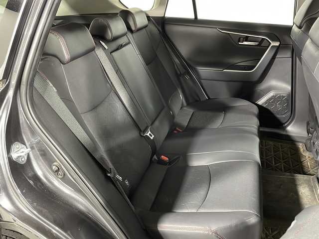 トヨタ ＲＡＶ４ アドベンチャー オフロードPKG 広島県 2022(令4)年 2.1万km グレーメタリック 純正9型ディスプレイオーディオ（AppleCarPlay/AndroidAuto/フルセグTV）/デジタルインナーミラー/ブラインドスポットモニター/マルチテレインセレクト/ブラック合皮シート/パワーシート/ポジションメモリー/シートヒーター/ベンチレーション/ステアリングヒーター/パワーバックドア/クリアランスソナー/パーキングサポートブレーキ/セーフティセンス/・プリクラッシュセーフティ/・レーントレーシングアシスト/・オートマチックハイビーム/・レーダークルーズコントロール/LEDヘッドランプ/純正18インチAW/ETC2.0/ドライブレコーダー