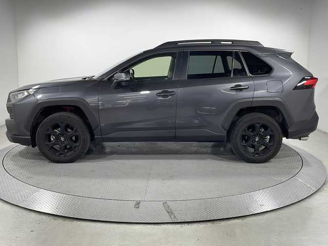 トヨタ ＲＡＶ４ アドベンチャー オフロードPKG 広島県 2022(令4)年 2.1万km グレーメタリック 純正9型ディスプレイオーディオ（AppleCarPlay/AndroidAuto/フルセグTV）/デジタルインナーミラー/ブラインドスポットモニター/マルチテレインセレクト/ブラック合皮シート/パワーシート/ポジションメモリー/シートヒーター/ベンチレーション/ステアリングヒーター/パワーバックドア/クリアランスソナー/パーキングサポートブレーキ/セーフティセンス/・プリクラッシュセーフティ/・レーントレーシングアシスト/・オートマチックハイビーム/・レーダークルーズコントロール/LEDヘッドランプ/純正18インチAW/ETC2.0/ドライブレコーダー