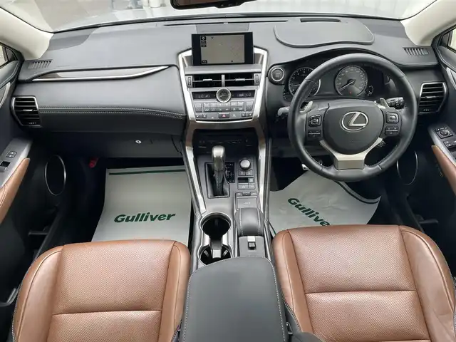レクサス ＮＸ 200t バージョンL 山形県 2014(平26)年 6.1万km プラチナムシルバーメタリック 純正SDナビ/　　【CD DVD BD BT フルセグ USB AUX MSV】/全周囲カメラ/電動リアゲート/クルーズコントロール/LEDオートヘッドライト/茶革シート/パワーシート/シートエアコン/シートヒーター/ドライブレコーダー/アイドリングストップ/コーナーセンサー/ステアリングスイッチ/パドルシフト/ステアリングヒーター/IC付ターボ/電動格納ウィンカーミラー/BSM/フォグランプ/スマートキー×2/カードキー/ETC2.0