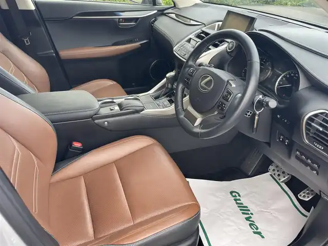 レクサス ＮＸ 200t バージョンL 山形県 2014(平26)年 6.1万km プラチナムシルバーメタリック 純正SDナビ/　　【CD DVD BD BT フルセグ USB AUX MSV】/全周囲カメラ/電動リアゲート/クルーズコントロール/LEDオートヘッドライト/茶革シート/パワーシート/シートエアコン/シートヒーター/ドライブレコーダー/アイドリングストップ/コーナーセンサー/ステアリングスイッチ/パドルシフト/ステアリングヒーター/IC付ターボ/電動格納ウィンカーミラー/BSM/フォグランプ/スマートキー×2/カードキー/ETC2.0