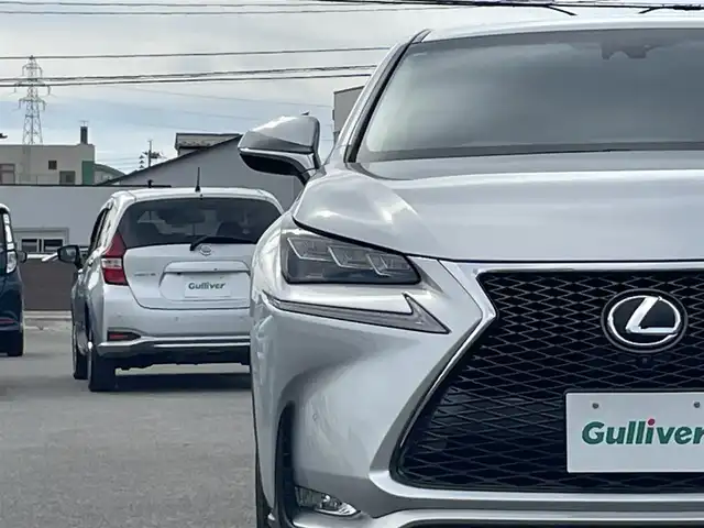 レクサス ＮＸ 200t バージョンL 山形県 2014(平26)年 6.1万km プラチナムシルバーメタリック 純正SDナビ/　　【CD DVD BD BT フルセグ USB AUX MSV】/全周囲カメラ/電動リアゲート/クルーズコントロール/LEDオートヘッドライト/茶革シート/パワーシート/シートエアコン/シートヒーター/ドライブレコーダー/アイドリングストップ/コーナーセンサー/ステアリングスイッチ/パドルシフト/ステアリングヒーター/IC付ターボ/電動格納ウィンカーミラー/BSM/フォグランプ/スマートキー×2/カードキー/ETC2.0
