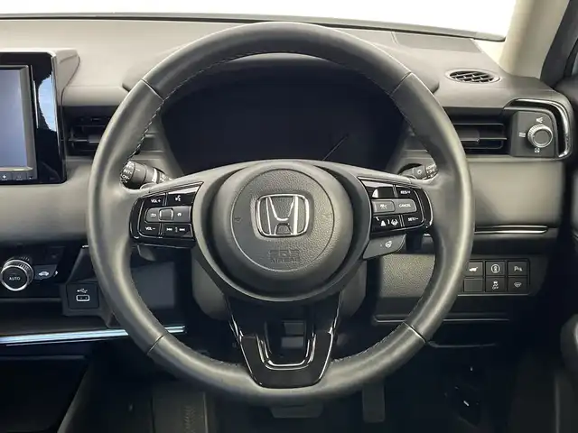 ホンダ ヴェゼル ハイブリッド e:HEV Z 新潟県 2021(令3)年 5.5万km プラチナホワイトパール 純正ナビ/バックカメラ/フルセグTV/ホンダセンシング/ミラーヒーター/イパーデアイサー/ブラインドスポットインフォメーション/ステアリングヒーター/ETC2.0/ハンズフリーアクセスパワーテールゲート（予約クローズ機能付）/オートライト/オートハイビーム/LEDヘッドライト/ブレーキホールド/パドルシフト/スポーツモード/エコモード/D席、N席シートヒーター/ダウンヒルアシストコントロール/本革巻きステアリング