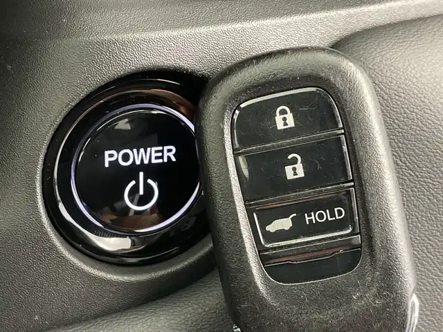 ホンダ ヴェゼル ハイブリッド e:HEV Z 新潟県 2021(令3)年 5.5万km プラチナホワイトパール 純正ナビ/バックカメラ/フルセグTV/ホンダセンシング/ミラーヒーター/イパーデアイサー/ブラインドスポットインフォメーション/ステアリングヒーター/ETC2.0/ハンズフリーアクセスパワーテールゲート（予約クローズ機能付）/オートライト/オートハイビーム/LEDヘッドライト/ブレーキホールド/パドルシフト/スポーツモード/エコモード/D席、N席シートヒーター/ダウンヒルアシストコントロール/本革巻きステアリング