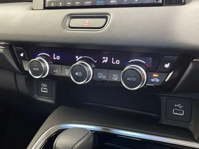 ホンダ ヴェゼル ハイブリッド e:HEV Z 新潟県 2021(令3)年 5.5万km プラチナホワイトパール 純正ナビ/バックカメラ/フルセグTV/ホンダセンシング/ミラーヒーター/イパーデアイサー/ブラインドスポットインフォメーション/ステアリングヒーター/ETC2.0/ハンズフリーアクセスパワーテールゲート（予約クローズ機能付）/オートライト/オートハイビーム/LEDヘッドライト/ブレーキホールド/パドルシフト/スポーツモード/エコモード/D席、N席シートヒーター/ダウンヒルアシストコントロール/本革巻きステアリング