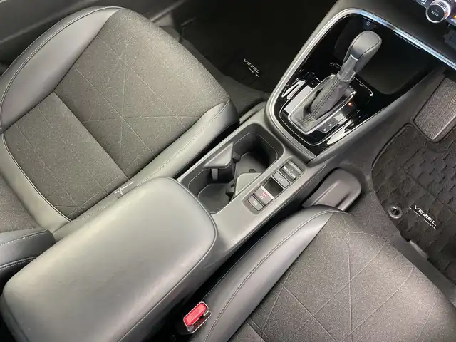 ホンダ ヴェゼル ハイブリッド e:HEV Z 新潟県 2021(令3)年 5.5万km プラチナホワイトパール 純正ナビ/バックカメラ/フルセグTV/ホンダセンシング/ミラーヒーター/イパーデアイサー/ブラインドスポットインフォメーション/ステアリングヒーター/ETC2.0/ハンズフリーアクセスパワーテールゲート（予約クローズ機能付）/オートライト/オートハイビーム/LEDヘッドライト/ブレーキホールド/パドルシフト/スポーツモード/エコモード/D席、N席シートヒーター/ダウンヒルアシストコントロール/本革巻きステアリング