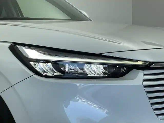 ホンダ ヴェゼル ハイブリッド e:HEV Z 新潟県 2021(令3)年 5.5万km プラチナホワイトパール 純正ナビ/バックカメラ/フルセグTV/ホンダセンシング/ミラーヒーター/イパーデアイサー/ブラインドスポットインフォメーション/ステアリングヒーター/ETC2.0/ハンズフリーアクセスパワーテールゲート（予約クローズ機能付）/オートライト/オートハイビーム/LEDヘッドライト/ブレーキホールド/パドルシフト/スポーツモード/エコモード/D席、N席シートヒーター/ダウンヒルアシストコントロール/本革巻きステアリング