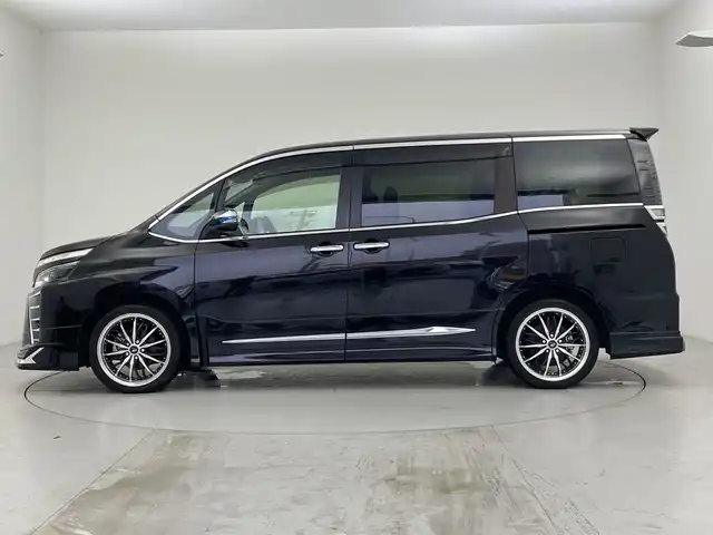 トヨタ ヴォクシー ZS 煌Ⅱ 愛知県 2020(令2)年 3.8万km ブラック 純正10インチナビ/・フルセグ/・Bluetooth/・CD/・DVD/モデリスタエアロ/デジタルインナーミラー/両側パワースライドドア/バックカメラ/クルーズコントロール/衝突軽減ブレーキ/レーンキープアシスト/ベットキット/ビルドインＥＴＣ/前後ドライブレコーダー/フォグランプ/オートマチックハイビーム/オートライト/社外ＡＷ（Precious）