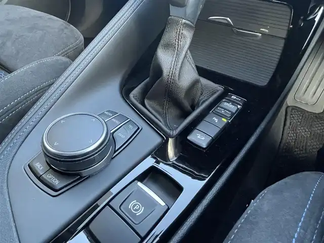 ＢＭＷ Ｘ１ xDrive 20i Mスポーツ 高知県 2017(平29)年 2.3万km サファイアブラックP ワンオーナー/コンフォートパッケージ/　・パワーバックドア/　・リアシートスライディング/バックレストリリース機能/４ＷＤ/純正HDDナビ　/　【ＡＭ／ＦＭ/BT】/バックカメラ/ミラー一体型ETC/アイドリングストップ/プッシュスタート