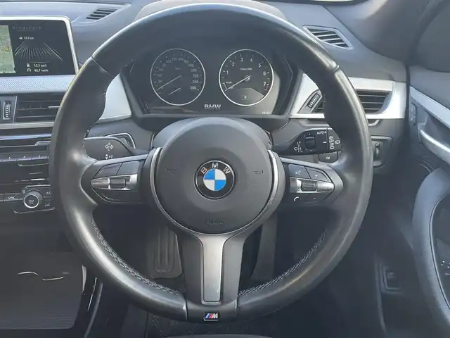 ＢＭＷ Ｘ１ xDrive 20i Mスポーツ 高知県 2017(平29)年 2.3万km サファイアブラックP ワンオーナー/コンフォートパッケージ/　・パワーバックドア/　・リアシートスライディング/バックレストリリース機能/４ＷＤ/純正HDDナビ　/　【ＡＭ／ＦＭ/BT】/バックカメラ/ミラー一体型ETC/アイドリングストップ/プッシュスタート