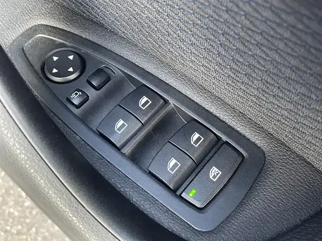 ＢＭＷ Ｘ１ xDrive 20i Mスポーツ 高知県 2017(平29)年 2.3万km サファイアブラックP ワンオーナー/コンフォートパッケージ/　・パワーバックドア/　・リアシートスライディング/バックレストリリース機能/４ＷＤ/純正HDDナビ　/　【ＡＭ／ＦＭ/BT】/バックカメラ/ミラー一体型ETC/アイドリングストップ/プッシュスタート