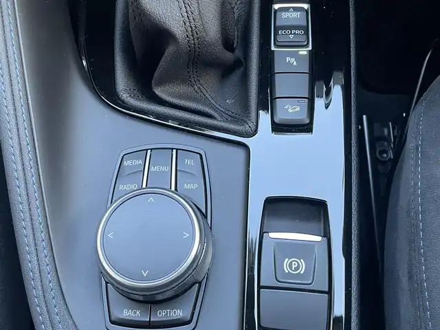 ＢＭＷ Ｘ１ xDrive 20i Mスポーツ 高知県 2017(平29)年 2.3万km サファイアブラックP ワンオーナー/コンフォートパッケージ/　・パワーバックドア/　・リアシートスライディング/バックレストリリース機能/４ＷＤ/純正HDDナビ　/　【ＡＭ／ＦＭ/BT】/バックカメラ/ミラー一体型ETC/アイドリングストップ/プッシュスタート