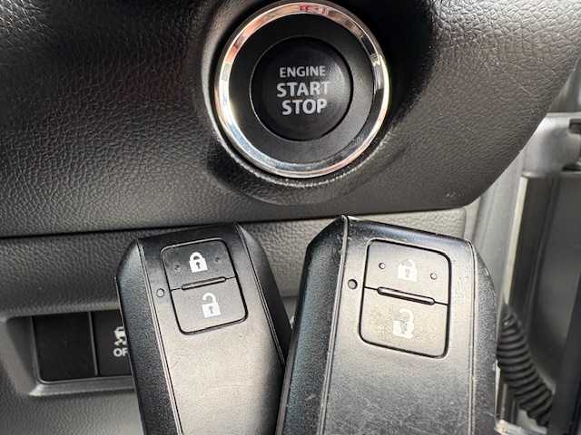 スズキ スイフト スポーツ セーフティPKG 大阪府 2018(平30)年 3.2万km プレミアムシルバーメタリック 純正ナビ/フルセグ/BT/CD/DVD/全方位カメラ/衝突軽減ブレーキ/車線逸脱警報/レーダークルーズコントロール/シートヒーターD席/ドライブレコーダー/ビルトインETC/LEDヘッドライト/純正アルミホイール/パドルシフト/スマートキー×2