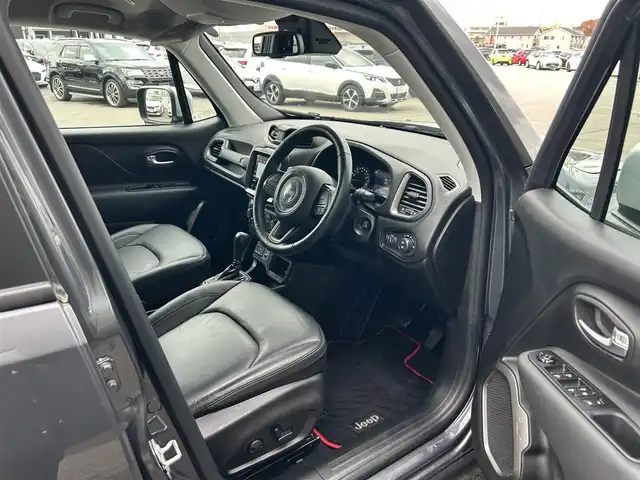 クライスラー・ジープ ジープ レネゲード 石川県 2022(令4)年 1.4万km グレー 黒革シート/シートヒーター/ステアリングヒーター/衝突軽減ブレーキ/アダプティブクルーズコントロール/ブラインドスポットモニター/純正ナビ/ＡｐｐｌｅＣａｒＰｌａｙ/バックカメラ/クリアランスソナー