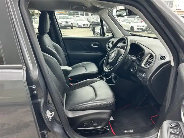 クライスラー・ジープ ジープ レネゲード 石川県 2022(令4)年 1.4万km グレー 黒革シート/シートヒーター/ステアリングヒーター/衝突軽減ブレーキ/アダプティブクルーズコントロール/ブラインドスポットモニター/純正ナビ/ＡｐｐｌｅＣａｒＰｌａｙ/バックカメラ/クリアランスソナー