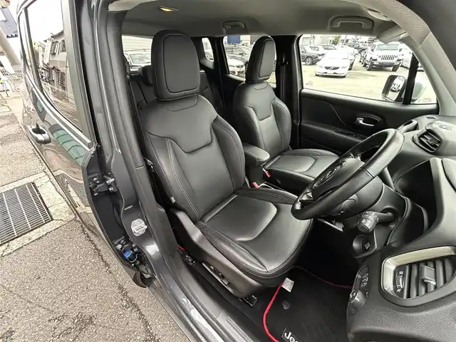 クライスラー・ジープ ジープ レネゲード 石川県 2022(令4)年 1.4万km グレー 黒革シート/シートヒーター/ステアリングヒーター/衝突軽減ブレーキ/アダプティブクルーズコントロール/ブラインドスポットモニター/純正ナビ/ＡｐｐｌｅＣａｒＰｌａｙ/バックカメラ/クリアランスソナー