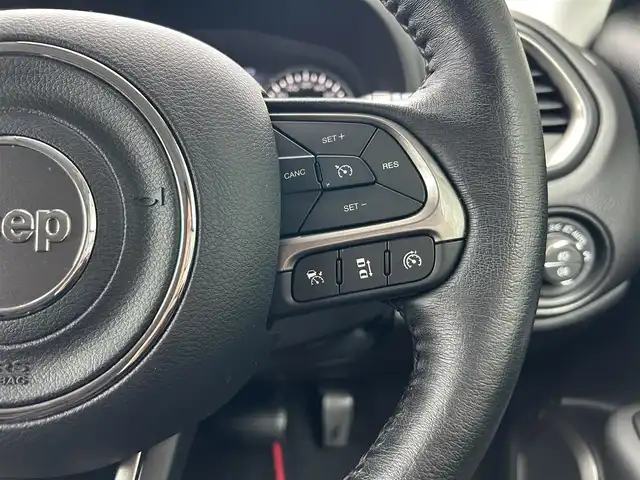 クライスラー・ジープ ジープ レネゲード 石川県 2022(令4)年 1.4万km グレー 黒革シート/シートヒーター/ステアリングヒーター/衝突軽減ブレーキ/アダプティブクルーズコントロール/ブラインドスポットモニター/純正ナビ/ＡｐｐｌｅＣａｒＰｌａｙ/バックカメラ/クリアランスソナー