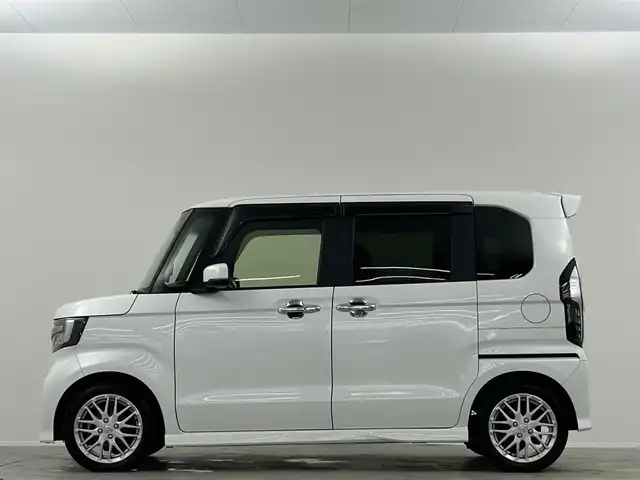 ホンダ Ｎ ＢＯＸ カスタム L ターボ 埼玉県 2021(令3)年 1.8万km プラチナホワイトパール 純正８インチプレミアムインターナビ　ＡｐｐｌｅＣａｒＰｌａｙ　ＣＤ　ＤＶＤ　Ｂｌｕｅｔｏｏｔｈ　両側パワースライドドア　ハーフレザー　オートクルーズコントロール　ホンダセンシング