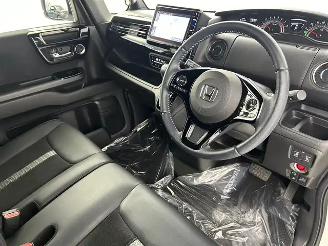 ホンダ Ｎ ＢＯＸ カスタム L ターボ 埼玉県 2021(令3)年 1.8万km プラチナホワイトパール 純正８インチプレミアムインターナビ　ＡｐｐｌｅＣａｒＰｌａｙ　ＣＤ　ＤＶＤ　Ｂｌｕｅｔｏｏｔｈ　両側パワースライドドア　ハーフレザー　オートクルーズコントロール　ホンダセンシング