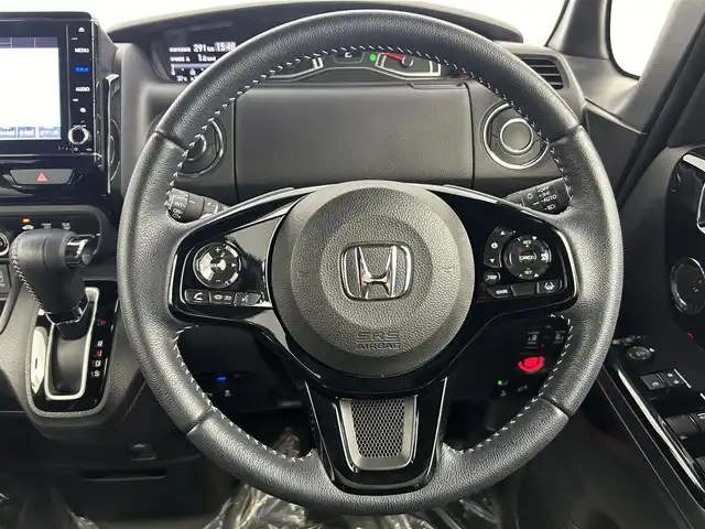 ホンダ Ｎ ＢＯＸ カスタム L ターボ 埼玉県 2021(令3)年 1.8万km プラチナホワイトパール 純正８インチプレミアムインターナビ　ＡｐｐｌｅＣａｒＰｌａｙ　ＣＤ　ＤＶＤ　Ｂｌｕｅｔｏｏｔｈ　両側パワースライドドア　ハーフレザー　オートクルーズコントロール　ホンダセンシング