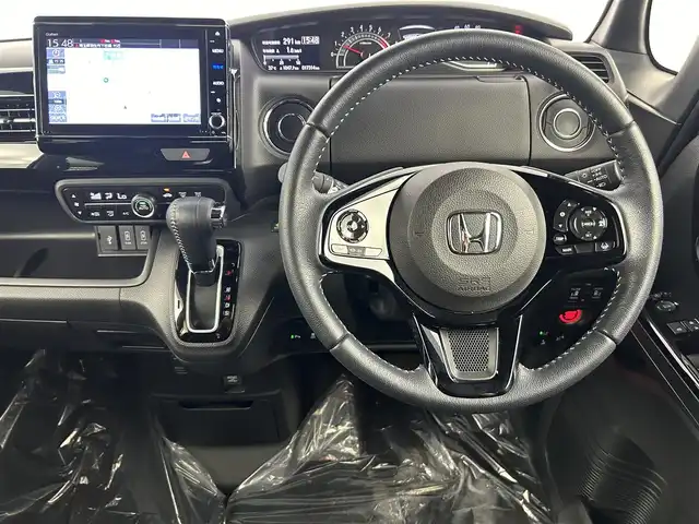 ホンダ Ｎ ＢＯＸ カスタム L ターボ 埼玉県 2021(令3)年 1.8万km プラチナホワイトパール 純正８インチプレミアムインターナビ　ＡｐｐｌｅＣａｒＰｌａｙ　ＣＤ　ＤＶＤ　Ｂｌｕｅｔｏｏｔｈ　両側パワースライドドア　ハーフレザー　オートクルーズコントロール　ホンダセンシング