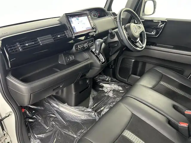 ホンダ Ｎ ＢＯＸ カスタム L ターボ 埼玉県 2021(令3)年 1.8万km プラチナホワイトパール 純正８インチプレミアムインターナビ　ＡｐｐｌｅＣａｒＰｌａｙ　ＣＤ　ＤＶＤ　Ｂｌｕｅｔｏｏｔｈ　両側パワースライドドア　ハーフレザー　オートクルーズコントロール　ホンダセンシング