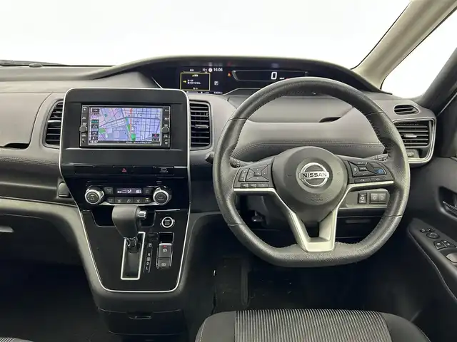 日産 セレナ ハイウェイスター V 愛知県 2020(令2)年 6.3万km ブリリアントホワイトパール 純正ナビ/（CD/ラジオ/BT/フルセグ）/デジタルインナーミラー/全方位モニター/ETC/プロパイロット/ブラインドスポットモニター/衝突防止システム/車線逸脱抑制/オートライト/オートハイビーム/フォグランプ/アイドリングストップ/両側パワースライドドア/ドアバイザー/スタッドレスタイヤ4本車載