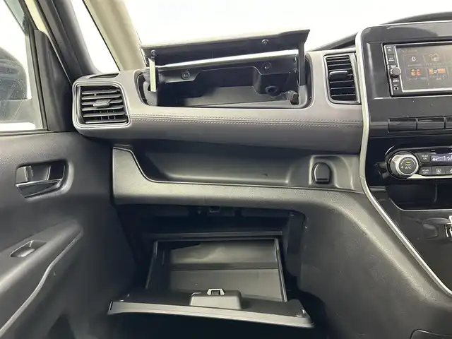 日産 セレナ ハイウェイスター V 愛知県 2020(令2)年 6.3万km ブリリアントホワイトパール 純正ナビ/（CD/ラジオ/BT/フルセグ）/デジタルインナーミラー/全方位モニター/ETC/プロパイロット/ブラインドスポットモニター/衝突防止システム/車線逸脱抑制/オートライト/オートハイビーム/フォグランプ/アイドリングストップ/両側パワースライドドア/ドアバイザー/スタッドレスタイヤ4本車載