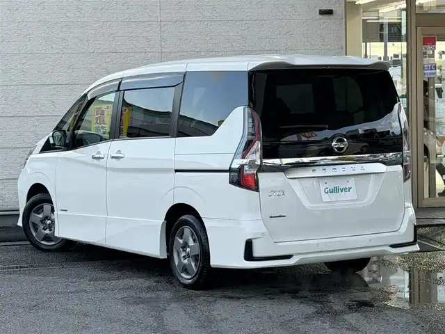 日産 セレナ ハイウェイスター V 兵庫県 2020(令2)年 6.3万km ブリリアントホワイトパール 純正ナビ/（CD/ラジオ/BT/フルセグ）/デジタルインナーミラー/全方位モニター/ETC/プロパイロット/ブラインドスポットモニター/衝突防止システム/車線逸脱抑制/オートライト/オートハイビーム/フォグランプ/アイドリングストップ/両側パワースライドドア/ドアバイザー/スタッドレスタイヤ4本車載