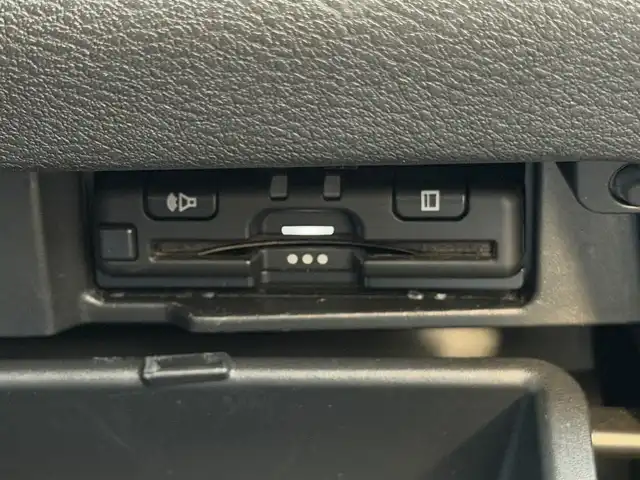 日産 セレナ ハイウェイスター V 兵庫県 2020(令2)年 6.3万km ブリリアントホワイトパール 純正ナビ/（CD/ラジオ/BT/フルセグ）/デジタルインナーミラー/全方位モニター/ETC/プロパイロット/ブラインドスポットモニター/衝突防止システム/車線逸脱抑制/オートライト/オートハイビーム/フォグランプ/アイドリングストップ/両側パワースライドドア/ドアバイザー/スタッドレスタイヤ4本車載