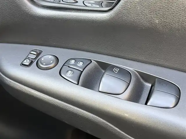 日産 セレナ ハイウェイスター V 兵庫県 2020(令2)年 6.3万km ブリリアントホワイトパール 純正ナビ/（CD/ラジオ/BT/フルセグ）/デジタルインナーミラー/全方位モニター/ETC/プロパイロット/ブラインドスポットモニター/衝突防止システム/車線逸脱抑制/オートライト/オートハイビーム/フォグランプ/アイドリングストップ/両側パワースライドドア/ドアバイザー/スタッドレスタイヤ4本車載