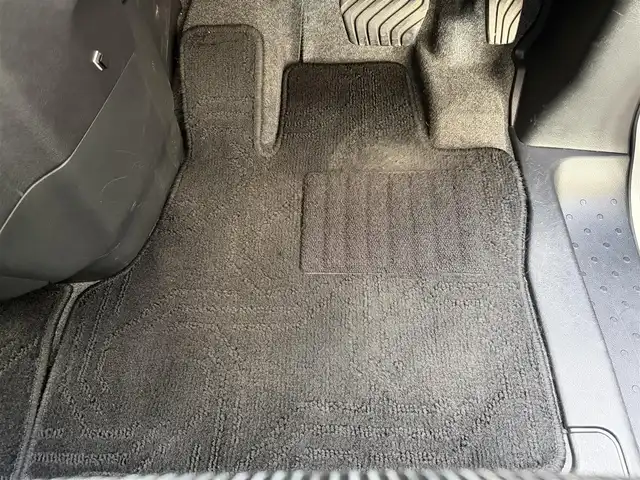 日産 セレナ ハイウェイスター V 兵庫県 2020(令2)年 6.3万km ブリリアントホワイトパール 純正ナビ/（CD/ラジオ/BT/フルセグ）/デジタルインナーミラー/全方位モニター/ETC/プロパイロット/ブラインドスポットモニター/衝突防止システム/車線逸脱抑制/オートライト/オートハイビーム/フォグランプ/アイドリングストップ/両側パワースライドドア/ドアバイザー/スタッドレスタイヤ4本車載