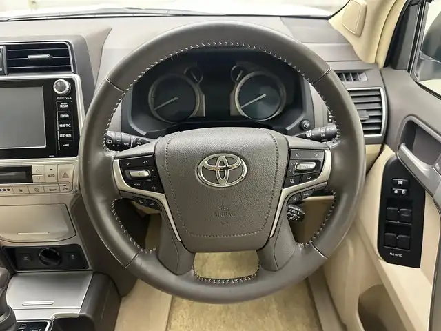トヨタ ランドクルーザー プラド TX Lパッケージ 兵庫県 2019(令1)年 4.9万km ホワイトパールクリスタルシャイン 純正SDナビ(CD/DVD/SD/Bluetooth/フルセグ)/全方位カメラ/パワーシート/シートヒーター/エアシート/コーナーセンサー/ルーフレール/純正エアロパーツ/4WD/前後ドライブレコーダー/レザーシート/サイドステップ/純正17インチアルミホイール/純正フロアマット/ビルトインETC/LEDヘッドライト/LEDフォグライト/オートライト/オートマチックハイビーム